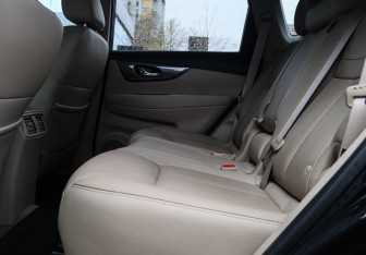 Подержанный автомобиль Nissan X-Trail 2017 года (9 фото)