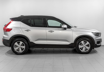 Подержанный автомобиль Volvo XC40 2018 года (4 фото)