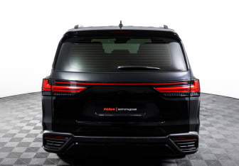 Подержанный автомобиль Lexus LX 2025 года (6 фото)