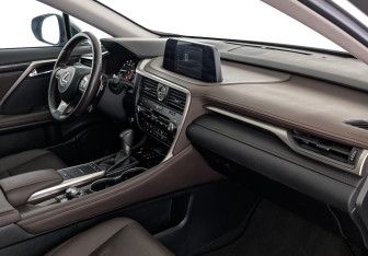 Подержанный автомобиль Lexus RX 2022 года (13 фото)
