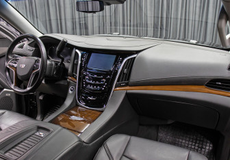 Подержанный автомобиль Cadillac Escalade Suv 2017 года (12 фото)