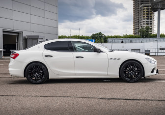 Подержанный автомобиль Maserati Ghibli Sedan 2016 года (4 фото)