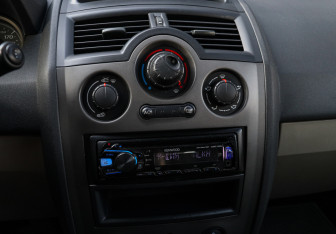 Подержанный автомобиль Renault Megane Sedan 2006 года (13 фото)