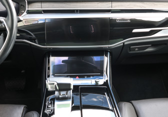 Подержанный автомобиль Audi A8 2023 года (15 фото)