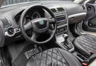 Подержанный автомобиль Skoda Octavia Liftback 2012 года (16 фото)