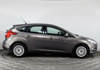 Подержанный автомобиль Ford Focus Hatchback 2014 года (4 фото)