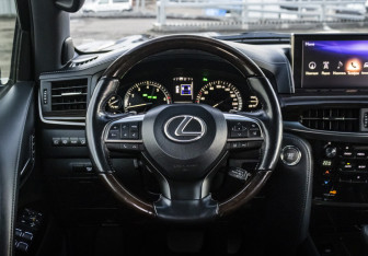 Подержанный автомобиль Lexus LX 2016 года (16 фото)