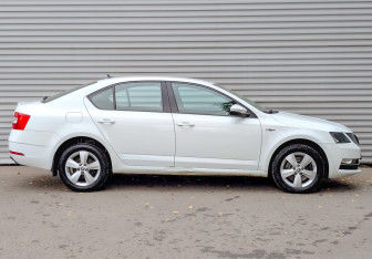 Подержанный автомобиль Skoda Octavia Liftback 2019 года (4 фото)