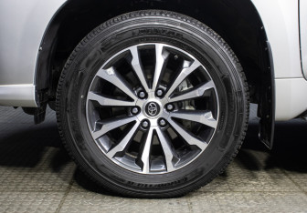 Подержанный автомобиль Toyota Land Cruiser Prado 2021 года (29 фото)