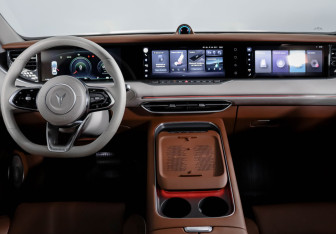 Подержанный автомобиль Voyah Free 2024 года (12 фото)