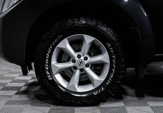 Подержанный автомобиль Nissan Pathfinder 2010 года (15 фото)