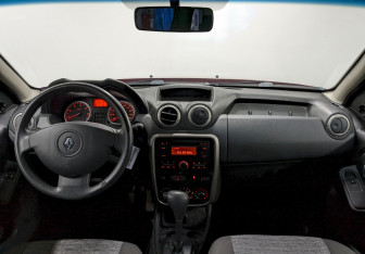 Подержанный автомобиль Renault Duster 2014 года (21 фото)