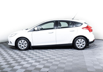 Подержанный автомобиль Ford Focus Hatchback 2014 года (3 фото)