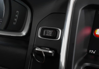 Подержанный автомобиль Volvo XC60 2017 года (17 фото)