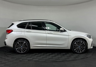 Подержанный автомобиль BMW X1 2021 года (6 фото)