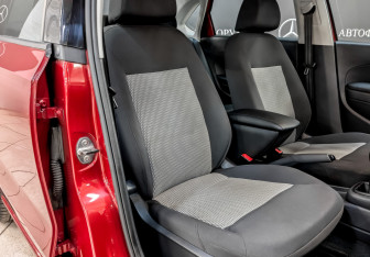 Подержанный автомобиль Volkswagen Polo Sedan 2012 года (22 фото)