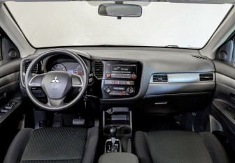 Подержанный автомобиль Mitsubishi Outlander 2014 года (14 фото)
