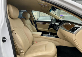 Подержанный автомобиль Genesis G80 2017 года (27 фото)