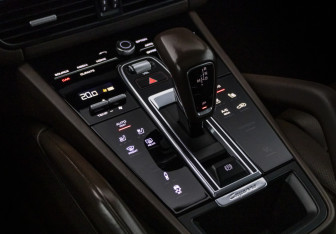 Подержанный автомобиль Porsche Cayenne 2019 года (23 фото)