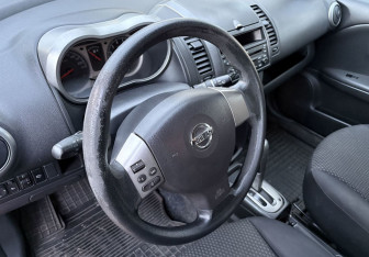 Подержанный автомобиль Nissan Note 2007 года (14 фото)