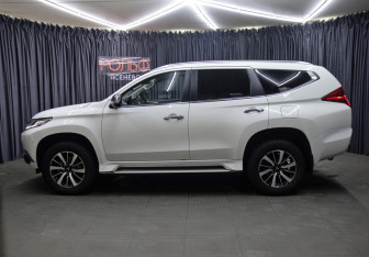 Подержанный автомобиль Mitsubishi Pajero Sport 2016 года (8 фото)