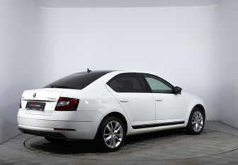 Подержанный автомобиль Skoda Octavia Liftback 2017 года (5 фото)