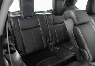 Подержанный автомобиль Nissan Pathfinder 2015 года (11 фото)