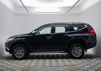 Подержанный автомобиль Mitsubishi Pajero Sport 2019 года (8 фото)