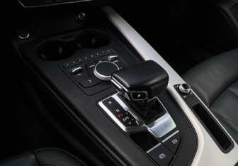 Подержанный автомобиль Audi A4 Sedan 2019 года (22 фото)