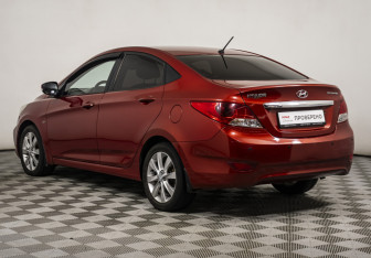 Подержанный автомобиль Hyundai Solaris Sedan 2012 года (7 фото)