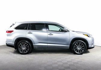 Подержанный автомобиль Toyota Highlander 2018 года (4 фото)