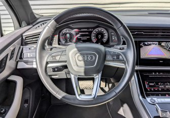 Подержанный автомобиль Audi Q7 2023 года (23 фото)