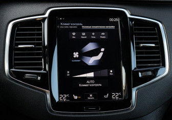 Подержанный автомобиль Volvo XC90 2016 года (24 фото)