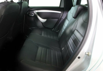 Подержанный автомобиль Nissan Terrano 2015 года (10 фото)