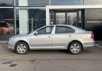Подержанный автомобиль Skoda Octavia Liftback 2011 года (8 фото)