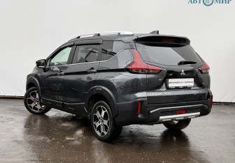 Подержанный автомобиль Mitsubishi Xpander 2022 года (7 фото)