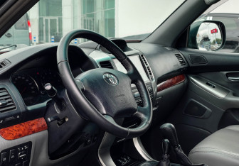 Подержанный автомобиль Toyota Land Cruiser Prado 2004 года (13 фото)