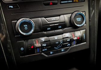 Подержанный автомобиль Ford Explorer 2019 года (27 фото)