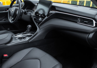 Подержанный автомобиль Toyota Camry Sedan 2023 года (7 фото)