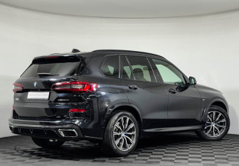 Подержанный автомобиль BMW X5 2020 года (2 фото)