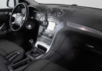 Подержанный автомобиль Ford Mondeo Sedan 2012 года (9 фото)