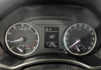 Подержанный автомобиль Skoda Octavia Liftback 2013 года (12 фото)