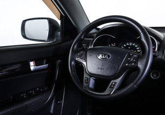 Подержанный автомобиль Kia Sorento 2014 года (12 фото)
