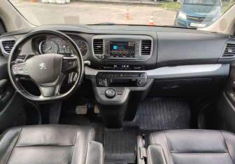 Подержанный автомобиль Peugeot Traveller 2019 года (9 фото)