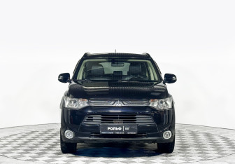Подержанный автомобиль Mitsubishi Outlander 2012 года (2 фото)