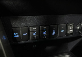 Подержанный автомобиль Toyota RAV4 2018 года (14 фото)