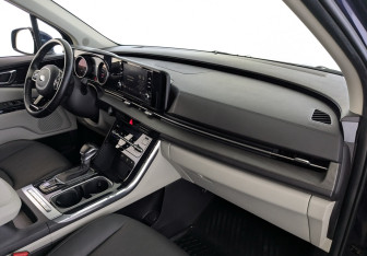 Подержанный автомобиль Kia Carnival 2021 года (26 фото)