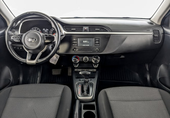 Подержанный автомобиль Kia Rio Hatchback 2021 года (14 фото)