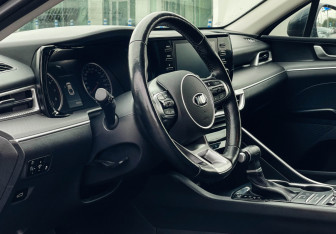 Подержанный автомобиль Kia K5 2020 года (13 фото)