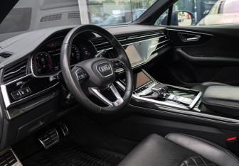 Подержанный автомобиль Audi Q7 2020 года (17 фото)